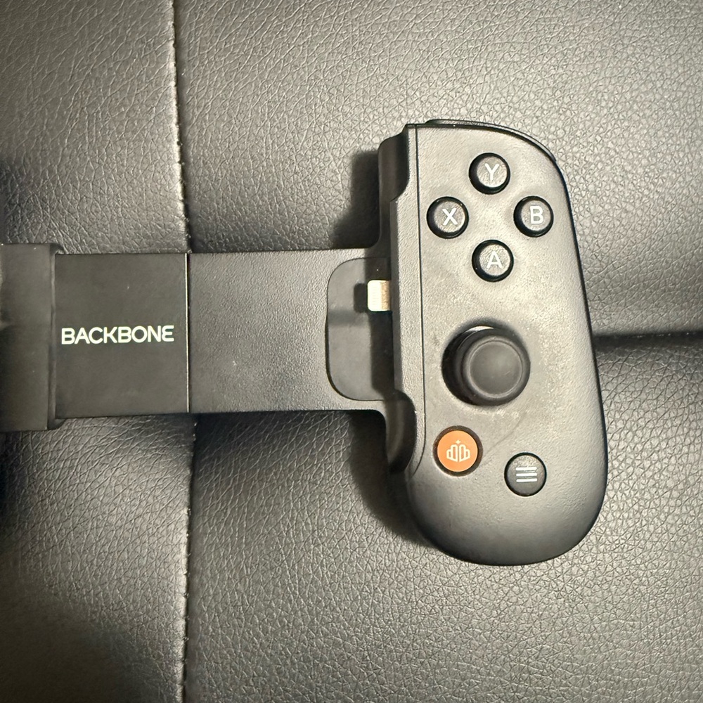 Backbone One Controller for IPhone Lightning Connection - Picture 3 of 8